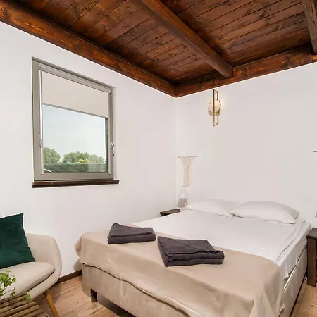 Semesterbostad Z Sauna Na Folwarku Zulawskim *